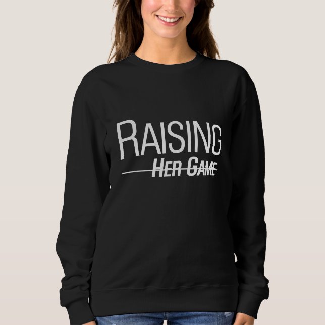 Camiseta preta Raising Her Game Title IX (Frente)