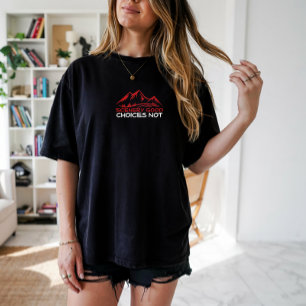 Camiseta preta vermelha de humor para camping e tr