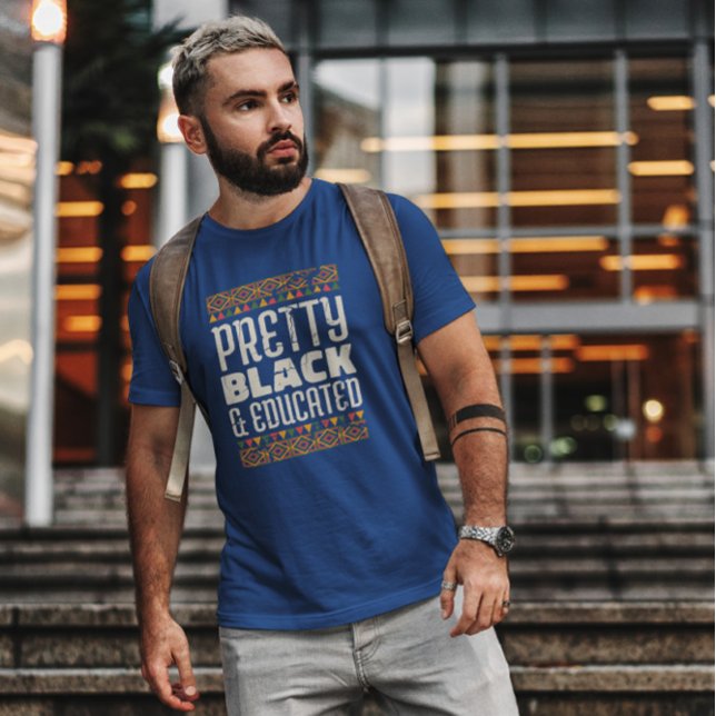 Camiseta Preto bonito E Educado (Criador carregado)