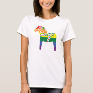 Camiseta Pride Dalahäst   Cavalo dala em cores do arco-íris