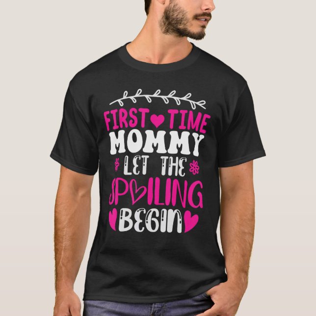 Camiseta Primeira Vez Que As Mamães Dão Início À Mães Da (Frente)