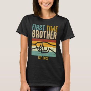 Camiseta Primeira Vez Que O Irmão Do Pé Leste 2023 Fist Bum