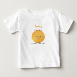 Camiseta Primeira Viagem ao redor do Sol Avião de Papel Ani