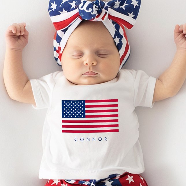 Camiseta Primeiro 4 De Julho Estrelas E Bandeiras Americana (First 4th Of July Stars And Stripes American Flag Baby T-Shirt)