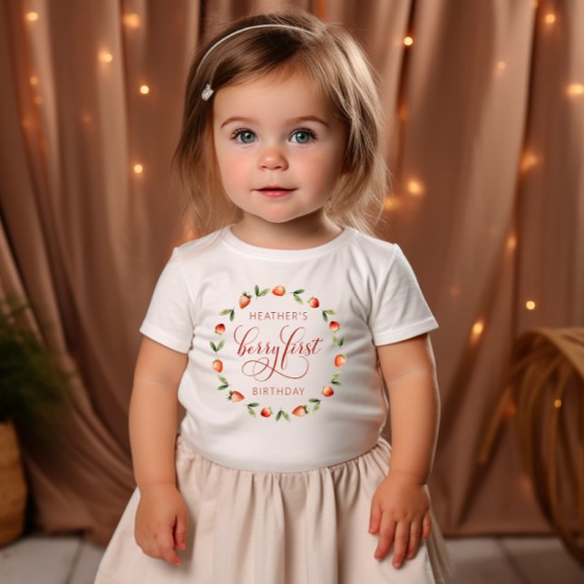 Camiseta Primeiro Aniversário de Berry (Berry First Birthday Baby T-Shirt by Painted Paperie)