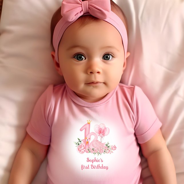 Camiseta Primeiro aniversario De Menina Branca De Swan (Swan Pink White Floral Name Girl 1st Birthday Baby T-Shirt)
