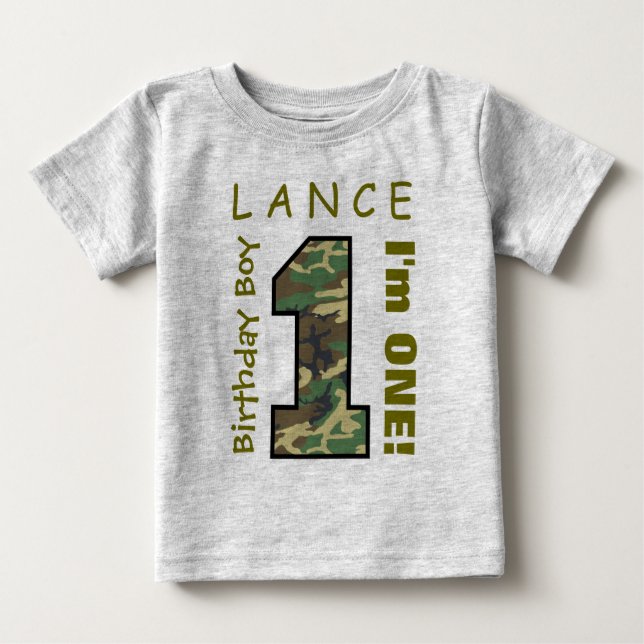 Camiseta primeiro aniversario Menino Um Ano Número Camo V01 (Frente)