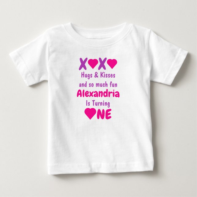 Camiseta Primeiro aniversario XOXO Hugs e Kisses (Frente)