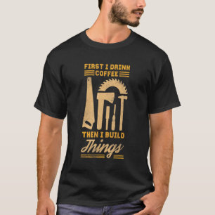Camiseta Primeiro Bebo Café E Depois Construo Coisas