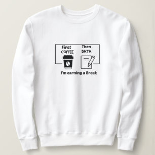 Camiseta Primeiro café, depois dados que estou ganhando uma
