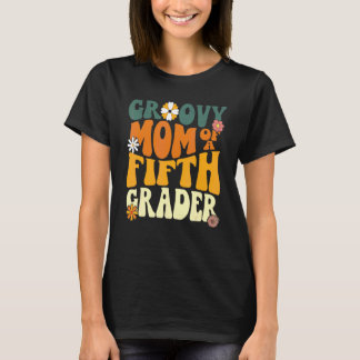 Camiseta Primeiro Dia De Aula Mãe Groovy De Um Aluno Da Qui