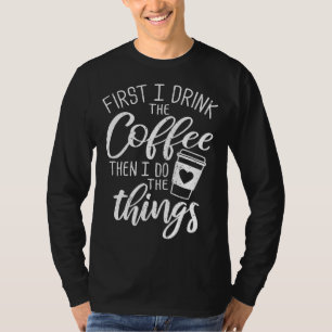 Camiseta Primeiro Eu Bebo Café E Depois Faço As Coisas