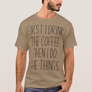 Camiseta Primeiro Eu Bebo Café Então Eu Faço As Coisas Engr