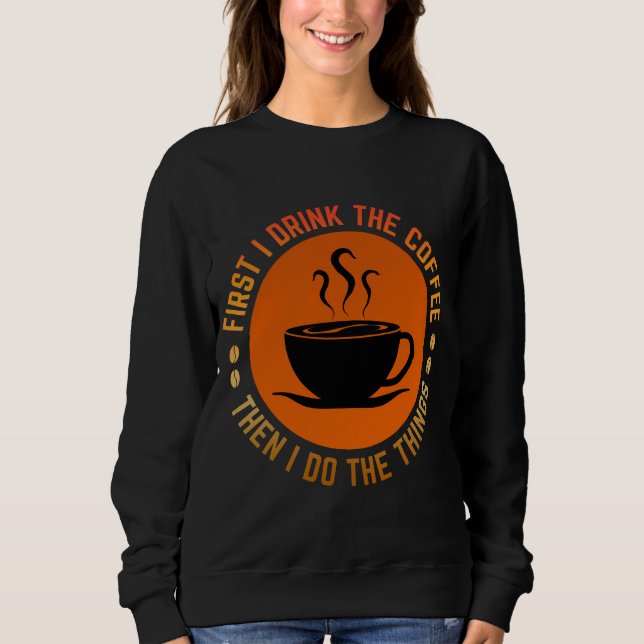 Camiseta primeiro eu bebo o café então eu faço as coisas (Frente)