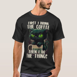 Camiseta Primeiro Eu Faço O Café Café & Gato Sarcástico Mal