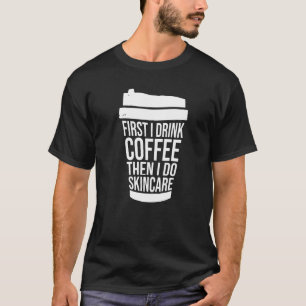 Camiseta Primeiro Eu Tomo Café Do Que O Skincare Estheticia