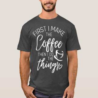 Camiseta Primeiro faço café e depois faço coisas
