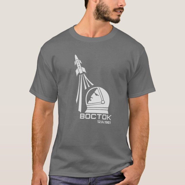 Camiseta Primeiro homem de Vostok na obscuridade do espaço (Frente)