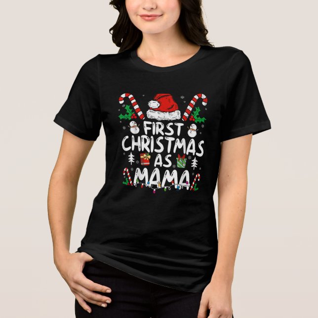 Camiseta Primeiro Natal Como A Família Da Mãe Correspondend (Frente)