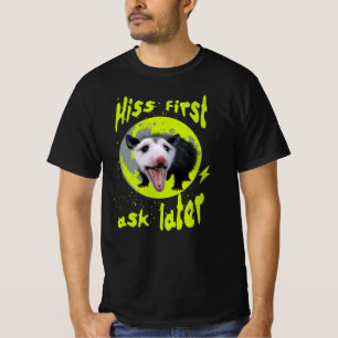 Camiseta Primeiro, pergunte mais tarde "Funny Ogambm Hissin