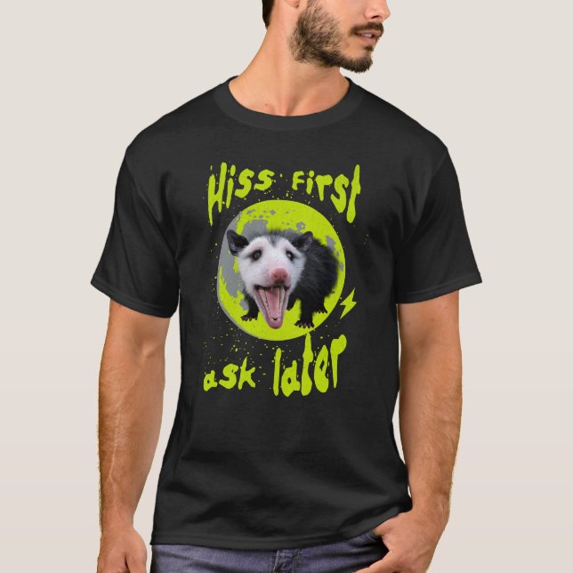 Camiseta Primeiro, pergunte mais tarde "Funny Ogambm Hissin (Frente)
