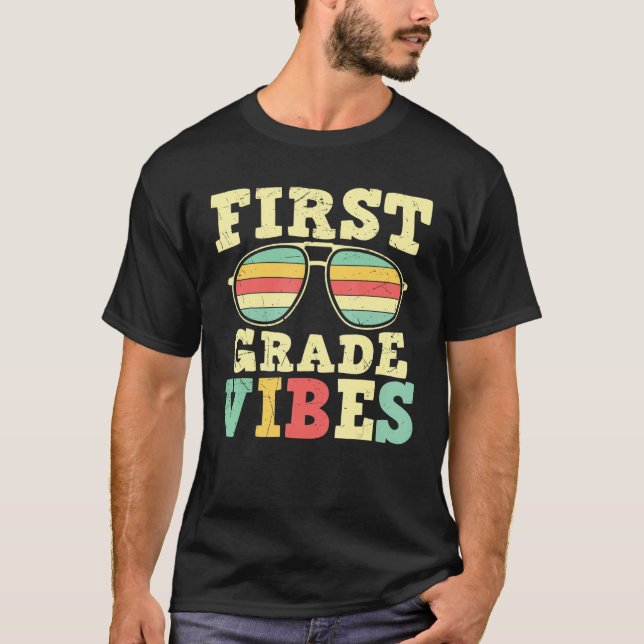 Camiseta Primeiros Graus Vibes De Volta À Escola Da Classe  (Frente)
