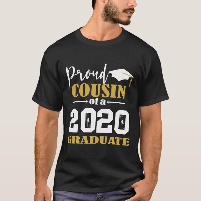 Camiseta Primo Orgulhoso de um Formando Branco 2020 (Frente)