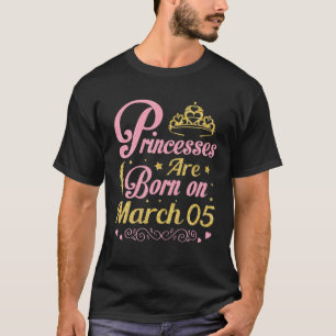 Camiseta Princesas Estão Nasceres No Dia 05 De Feliz Aniver