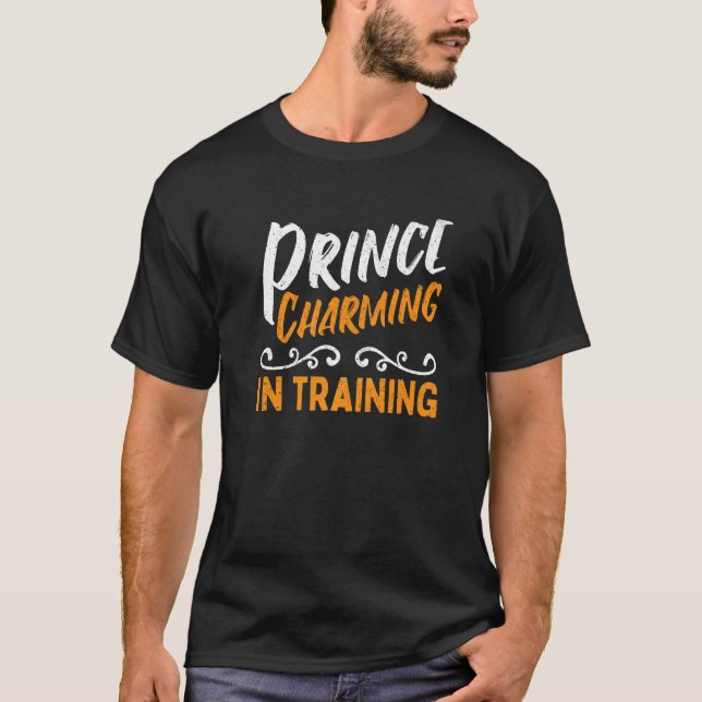 Camiseta Príncipe Encantado No Treinamento De Leiteiras Her (Frente)