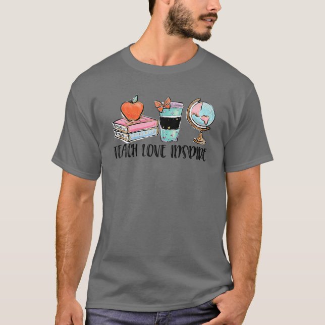 Camiseta Professor de Geografia Ensinar Amor Inspira Amante (Frente)