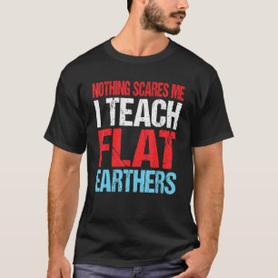 Camiseta Professor de Geografia Nada Me Assusta A Terra Pla