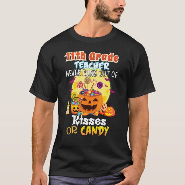 Camiseta Professor do 11º ano nunca fica sem beijos ou pode (Frente)