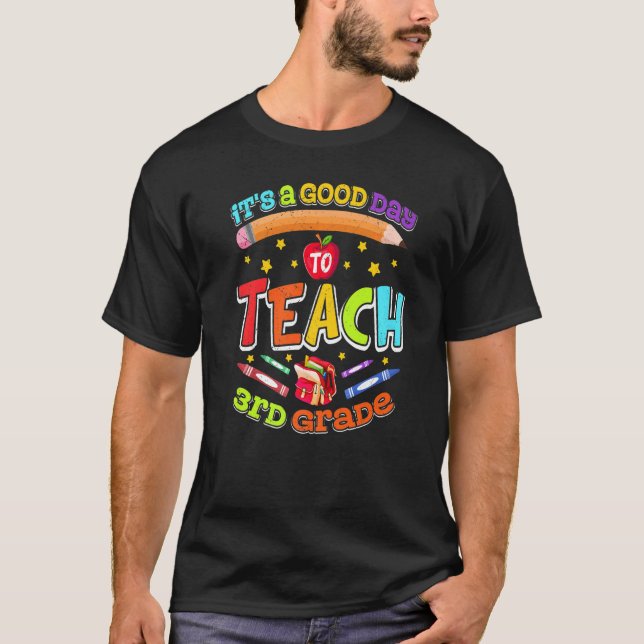 Camiseta Professor do 3º ano É um bom dia para ensinar 3º G (Frente)