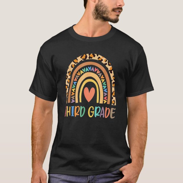 Camiseta Professor do 3º ano Rainbow Leopard 3º ano atrás (Frente)