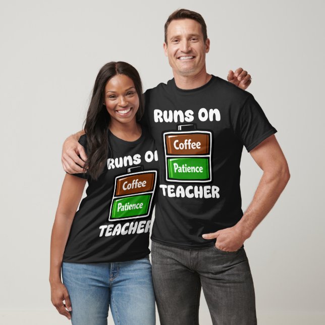 CAMISETA PROFESSOR - FUNCIONA À CAFÉ E PACIÊNCIA (Unissex)