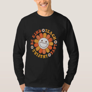 Camiseta Professor Groovy Hippy Seja Gentil Ensine Amor Ins
