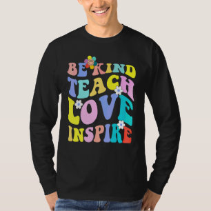 Camiseta Professor Groovy Hippy Seja Gentil Ensine Amor Ins