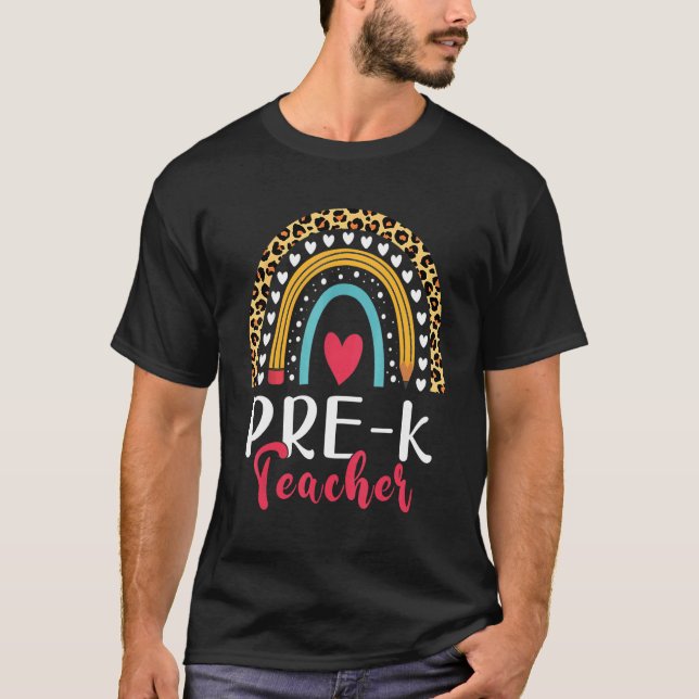 Camiseta Professor Pré K Leopard Rainbow Heart De Volta À E (Frente)