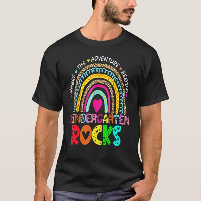 Camiseta Professor Pré K Rocks Pré K Voltar Ao Arco-Íris Da (Frente)