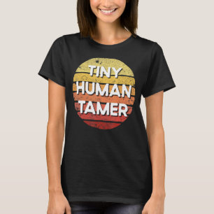 Camiseta Professora De Cuidados De Dia Com Tiny Human Tamer