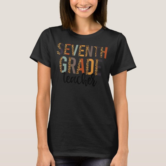 Camiseta Professora Do 7 Grau Leopard Mulheres Primeiro Dia (Frente)