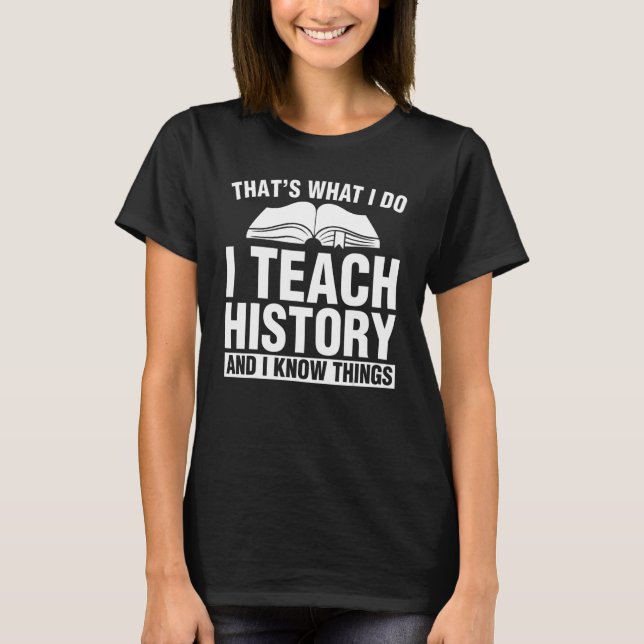 Camiseta Professora Ensina História E Sabe Coisas Sobre His (Frente)