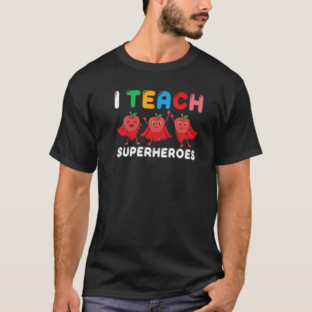 Camiseta Professora Eu Ensino Super-Heróis De Volta À Escol (Frente)