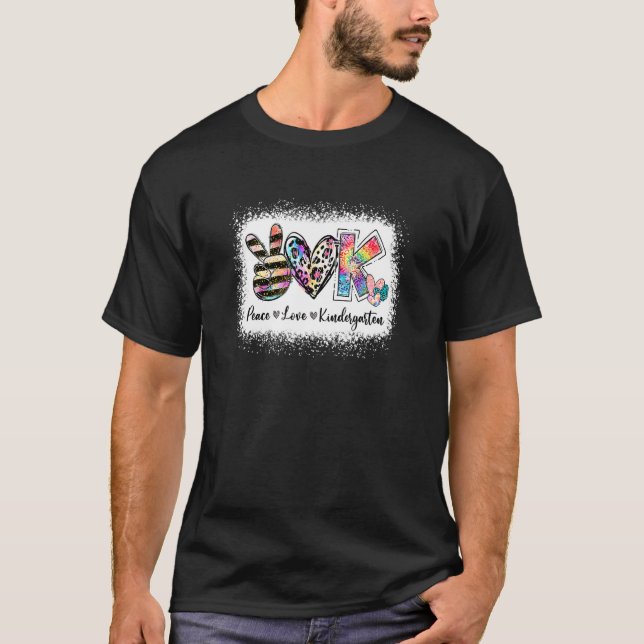 Camiseta Professora Grau Paz Amor Team Kindergarten (Frente)
