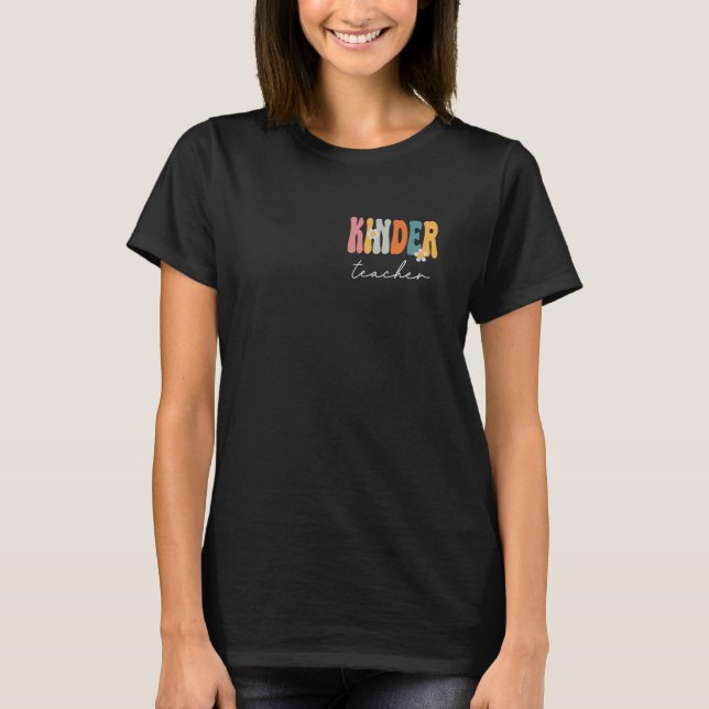 Camiseta Professora Kinder Groovy de volta à Escola Profess (Frente)