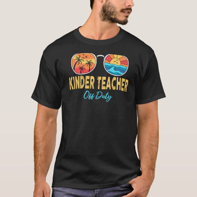 Camiseta Professora Kinder Off Duty Sunglass Feliz Dia Pass (Frente)