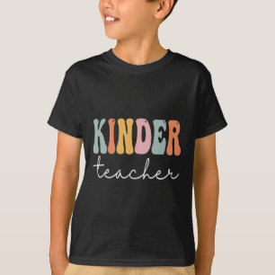 Camiseta Professora Kinder Retro Groovas Feliz Primeiro Dia