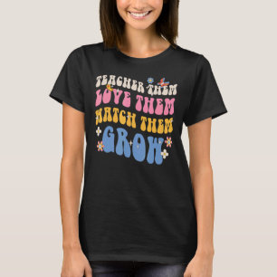 Camiseta Professora Os Ama Observá-Los Crescer Retrô Teach