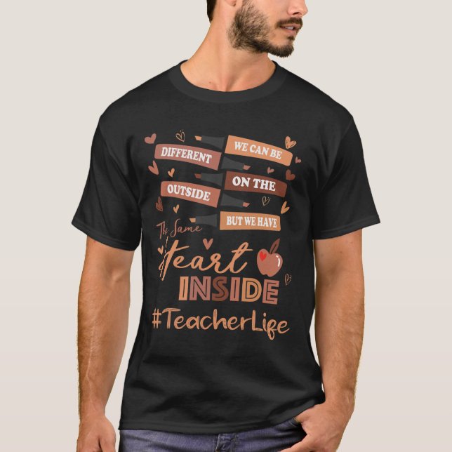 Camiseta Professora Podemos Ser Diferente Da História Negra (Frente)