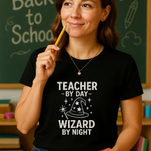 Camiseta Professora Por Dia, Assistente À Noite; Educador E